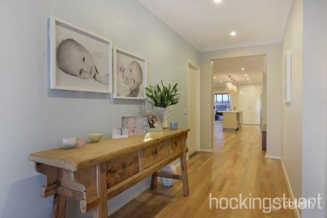 Property photo of 21 Connewara Crescent Clyde North VIC 3978