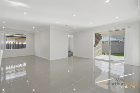 Property photo of 19 Derbyshire Road Spring Farm NSW 2570
