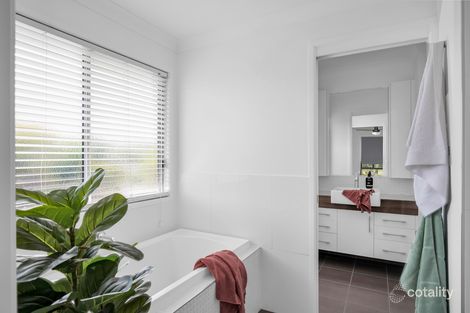 Property photo of 46 Edgewood Drive Emerald QLD 4720