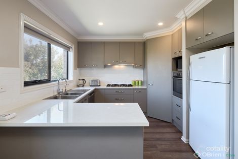 Property photo of 33 Cook Street Drouin VIC 3818