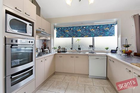 Property photo of 13 Palm Way Narre Warren South VIC 3805