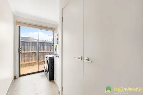 Property photo of 18 Nantha Way Brookfield VIC 3338