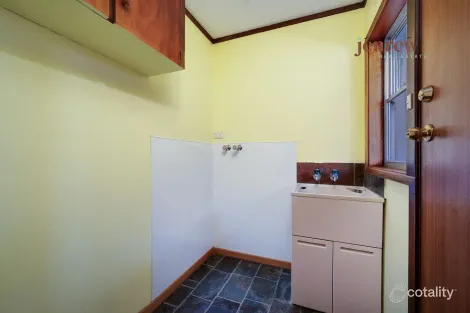 Property photo of 25 Van Diemens Crescent Park Grove TAS 7320