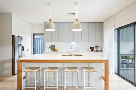 Property photo of 46 Saddleback Crescent Stream Hill NSW 2526