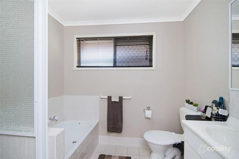 Property photo of 4 Bryony Place Elanora QLD 4221