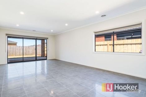 Property photo of 18 Chevrolet Road Cranbourne East VIC 3977