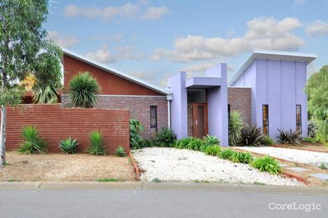 Property photo of 3 Gill Place Caroline Springs VIC 3023