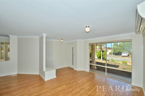 Property photo of 2 Spruce Court Halls Head WA 6210