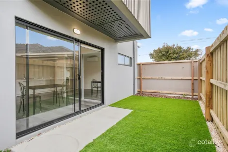 Property photo of 5 Debenham Drive St Albans VIC 3021