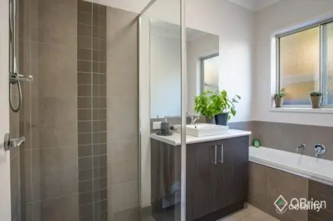 Property photo of 27 Bremer Avenue Leneva VIC 3691
