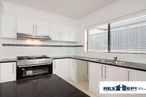Property photo of 24 Nurture Avenue Cranbourne North VIC 3977