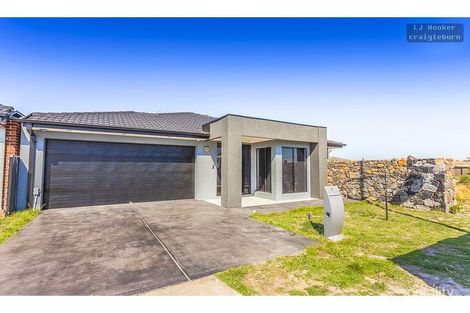 Property photo of 37 Woodside Way Roxburgh Park VIC 3064