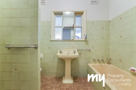 Property photo of 4 Gilbulla Avenue Camden NSW 2570