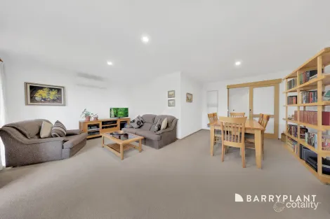 Property photo of 2 Hoddle Court Mill Park VIC 3082