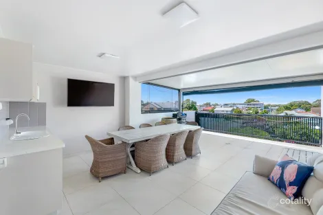 Property photo of 1/23 Abalone Avenue Paradise Point QLD 4216