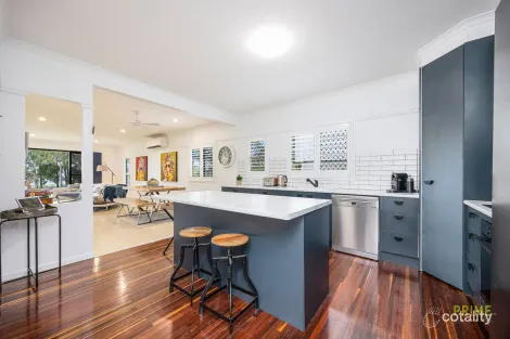 Property photo of 10 Esplanade Point Vernon QLD 4655