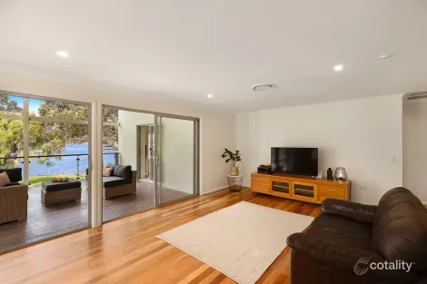 Property photo of 11 Goondi Close Horsfield Bay NSW 2256