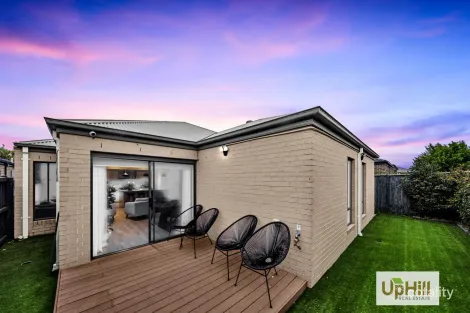 Property photo of 10 Savage Way Clyde North VIC 3978