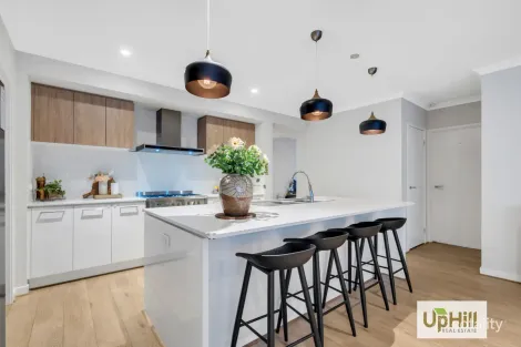 Property photo of 10 Savage Way Clyde North VIC 3978