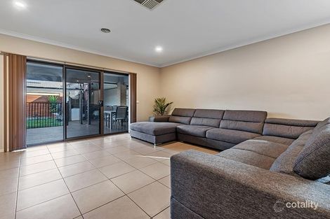 Property photo of 14 Cordyline Grove Craigieburn VIC 3064