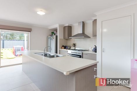 Property photo of 33 Falabela Road Clyde North VIC 3978