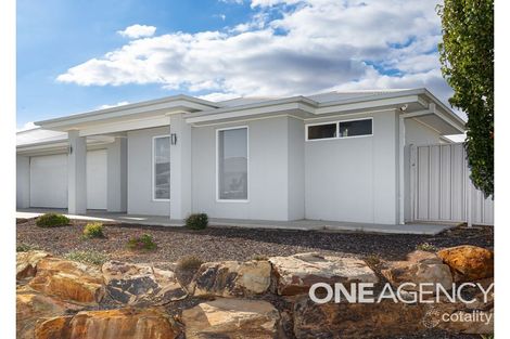 Property photo of 1/2 Yarranjerry Street Gobbagombalin NSW 2650