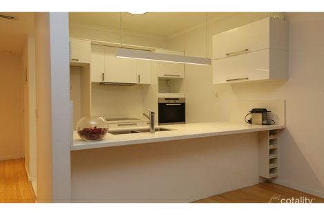 Property photo of 2/106 Southbank Boulevard Southbank VIC 3006