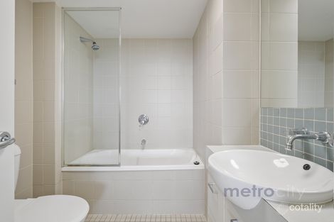 Property photo of 10/147-153 Lambert Street Kangaroo Point QLD 4169