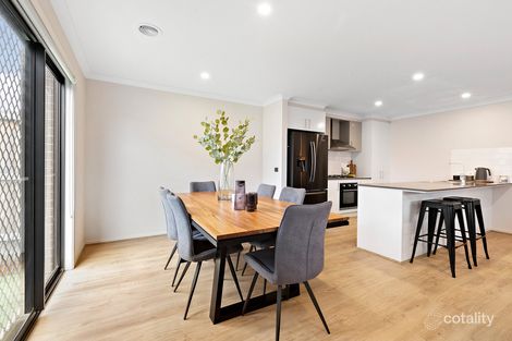 Property photo of 10 Lanosso Avenue Cranbourne South VIC 3977