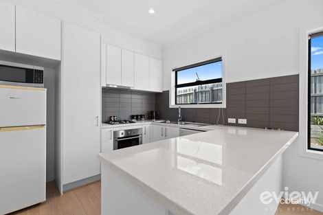 Property photo of 2/195 Beach Street Frankston VIC 3199