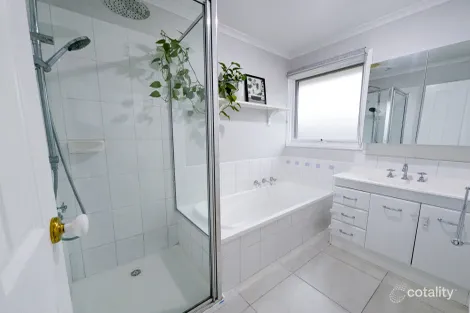 Property photo of 17 Oak Avenue Traralgon VIC 3844