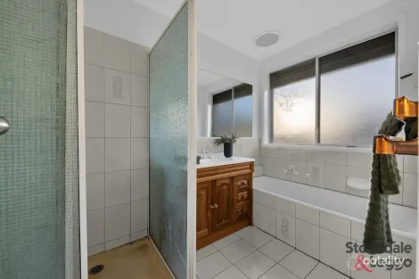 Property photo of 12 Hooker Road Werribee VIC 3030