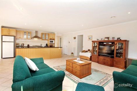 Property photo of 2 Osterley Close Caroline Springs VIC 3023