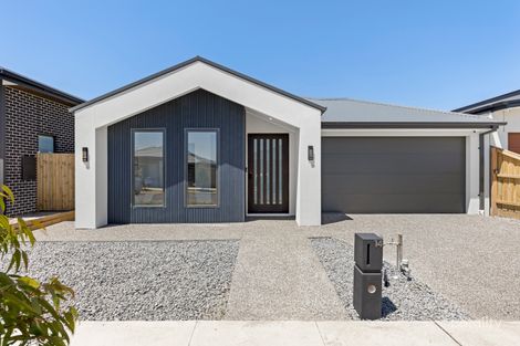 Property photo of 14 Glenlyon Road Donnybrook VIC 3064