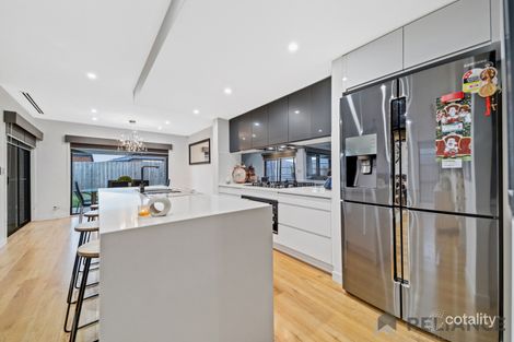 Property photo of 12 Hinkler Crescent Brookfield VIC 3338