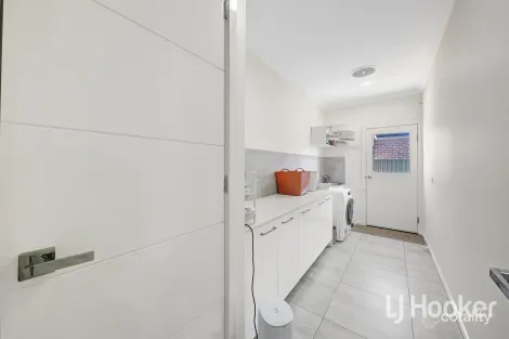 Property photo of 67 Diamond Parade Cobblebank VIC 3338