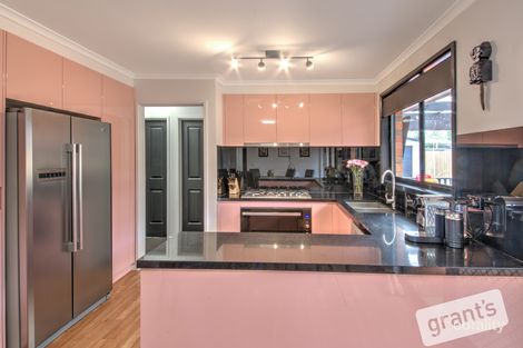 Property photo of 2 Bowen Court Berwick VIC 3806