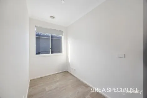 Property photo of 1 Moroak Crescent Clyde North VIC 3978