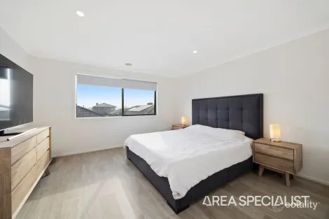 Property photo of 1 Moroak Crescent Clyde North VIC 3978