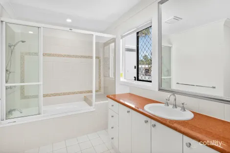 Property photo of 18/100 Cotlew Street East Southport QLD 4215