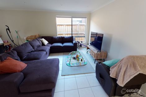 Property photo of 16 Nest Circuit Cranbourne East VIC 3977