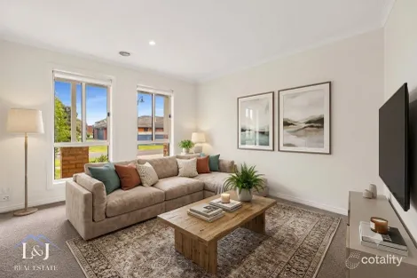Property photo of 2 Myrtle Walk Pakenham VIC 3810