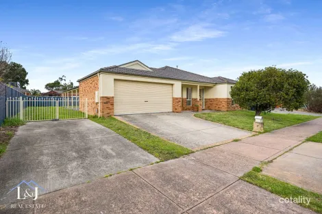 Property photo of 2 Myrtle Walk Pakenham VIC 3810