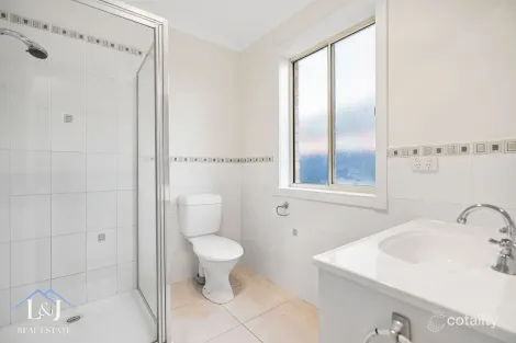 Property photo of 2 Myrtle Walk Pakenham VIC 3810