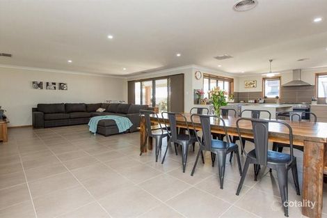 Property photo of 16 Tahara Crescent Estella NSW 2650