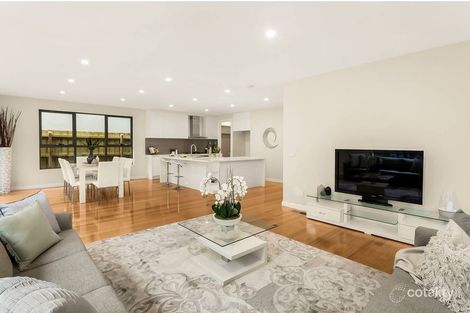 Property photo of 2/17 Fernlea Crescent Doncaster East VIC 3109