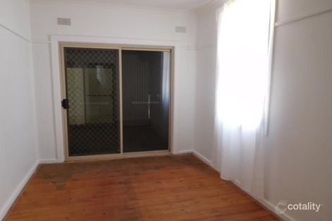 8 James St, Kooringal, NSW 2650