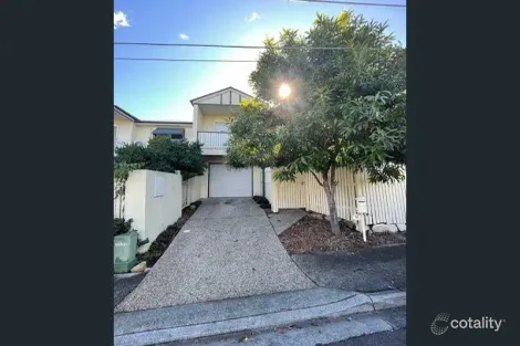 21 Brougham St, Fairfield, QLD 4103