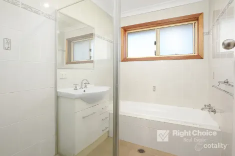 Property photo of 34 Kimbeth Crescent Albion Park Rail NSW 2527