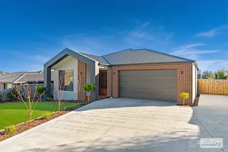 Property photo of 11 Moe Street Drouin VIC 3818